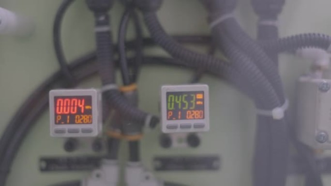 工厂自动化生产线的压力传感器
