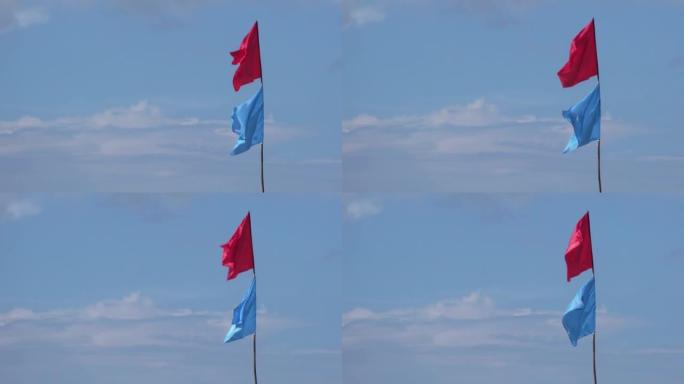 海滩蓝天背景上的彩色旗帜