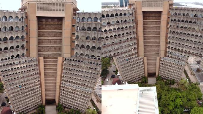 坦桑尼亚达累斯萨拉姆一座高三角板建筑的高清航拍画面