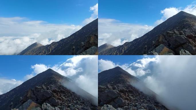 山中金字塔的两座山峰全景