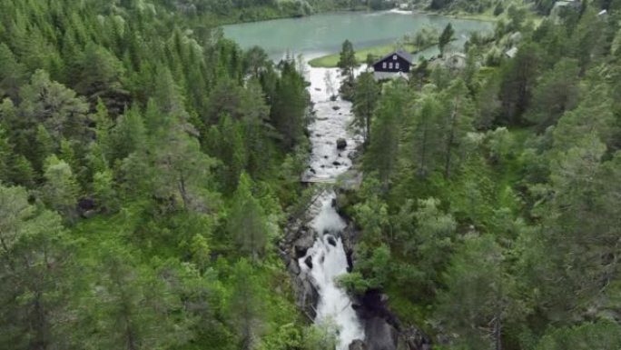 挪威山区湖泊瀑布的风景鸟瞰图