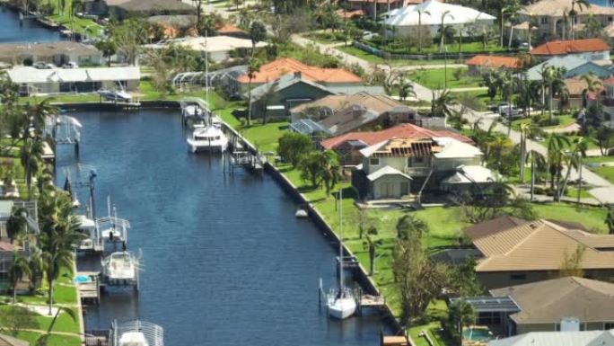 佛罗里达移动房屋住宅区被飓风伊恩房屋严重破坏。自然灾害的后果