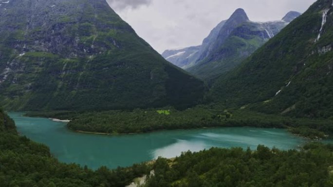 挪威湖泊的风景鸟瞰图