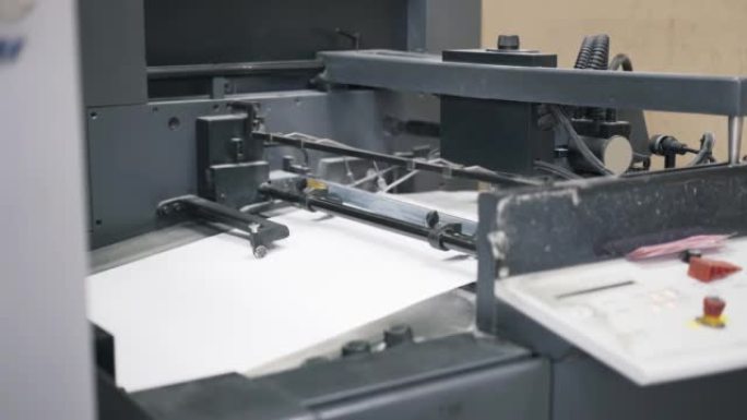 工业打印机制作报纸的平底锅