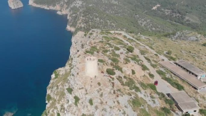 西班牙马略卡岛美丽的Albercutx watch望塔的无人驾驶飞机视图