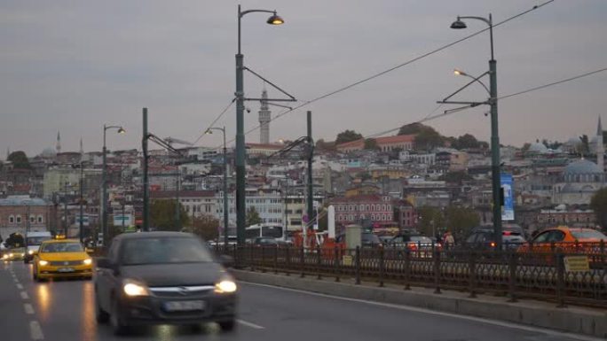 黄昏时间伊斯坦布尔市中心著名交通桥梁全景4k土耳其