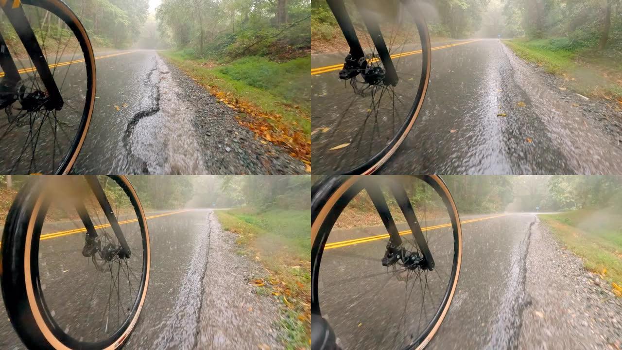 雨中骑自行车