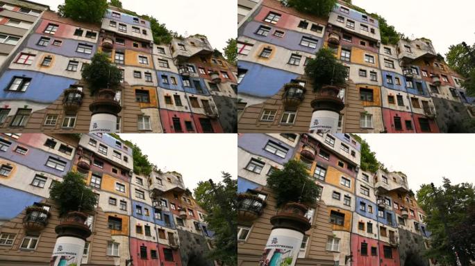维也纳、奥地利、2022年8月。令人惊叹的镜头，五颜六色的门面与植物和树木在维也纳的Hundertw