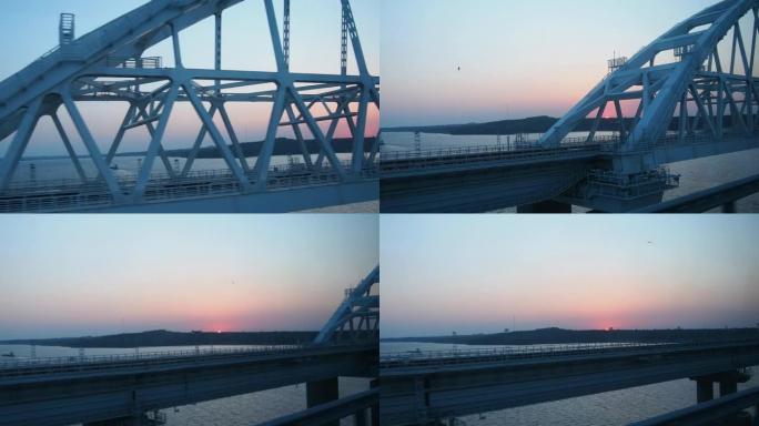 黑海亚速海克里米亚桥刻赤，从窗户2021年8月21日。公共汽车运动。刻赤海峡。桥和梁的金属结构。海上