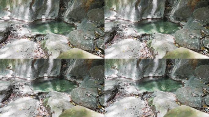 雾岛温泉最古老的岩石浴 “Me no Yu” 的风景