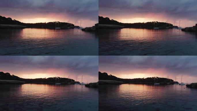 日落时分有游艇的西班牙马略卡岛的风景