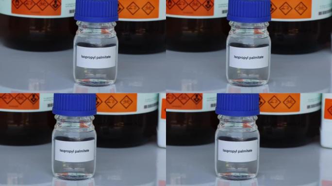 玻璃中的棕榈酸异丙酯，实验室和工业中的化学物质