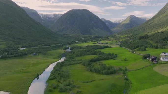 挪威河谷鸟瞰图大山自然风光河水