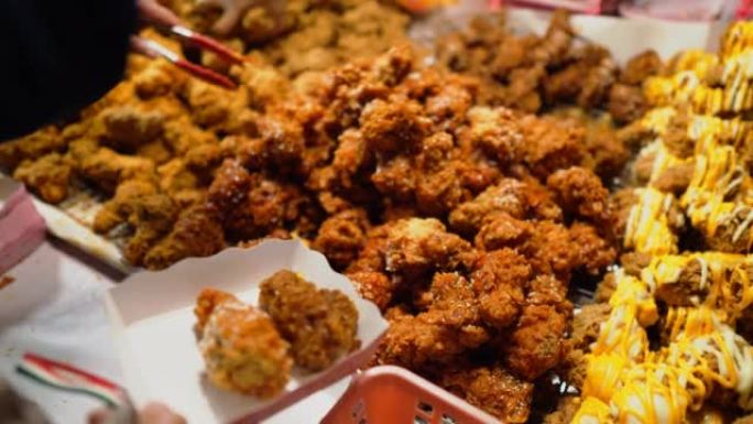 泰国食物炸鸡。著名的香辣脆皮街头食品