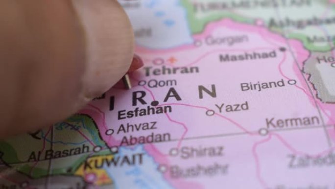 伊朗在政治地图上的位置旅行概念宏观特写查看股票视频