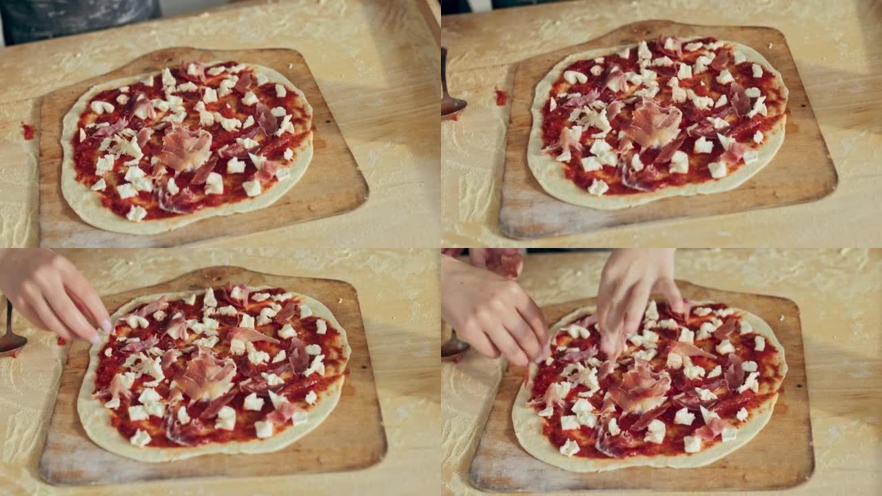 美味美味的自制披萨特写镜头。父母和女儿的手在上面撒上火腿。新鲜披萨面团配羊乳酪和火腿