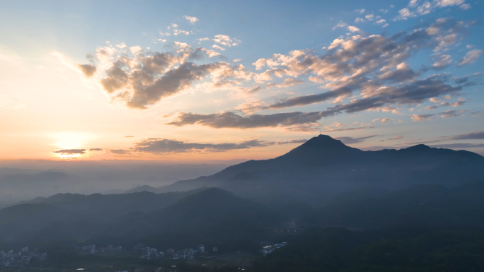 4K夕阳映照的山川