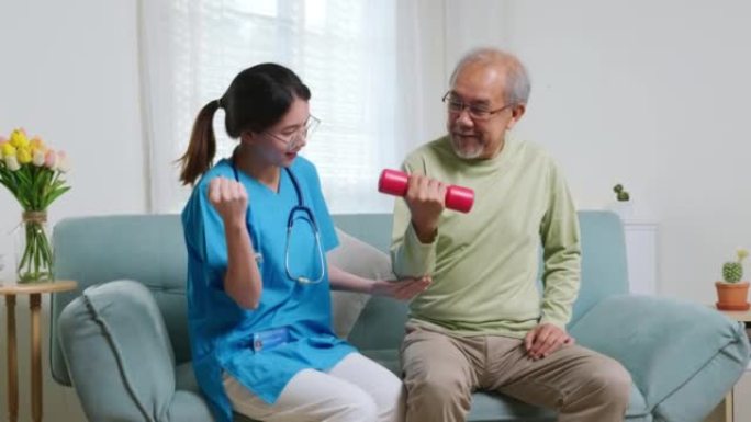 亚洲护士理疗师帮助高级男子在养老院举起哑铃
