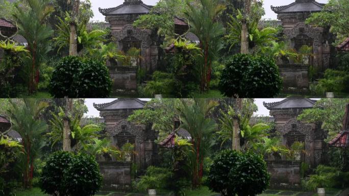 巴厘岛寺庙的空庭院。从早上开始的暴雨用坚实的灰色云覆盖了天空。大滴落到地上，使它获得了期待已久的水分