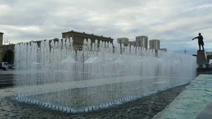 圣彼得堡列宁纪念碑附近的喷泉