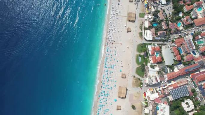 奥鲁德尼斯的无人机视频天堂与天蓝色水鸟瞰图爱琴海海岸物业