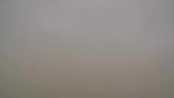 山河中的水下摄像机