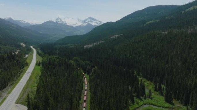 加拿大不列颠哥伦比亚省加拿大落基山脉景观和黄头5号高速公路的4k航拍视频