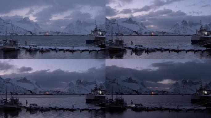 从早到晚，在大雪覆盖的高山之间的港口的时间流逝