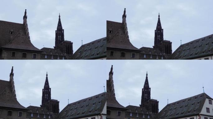 斯特拉斯堡大教堂和红石建筑的屋顶。法国斯特拉斯堡著名的哥特式圣母院。热门旅游目的地。旅游和旅游。斯特