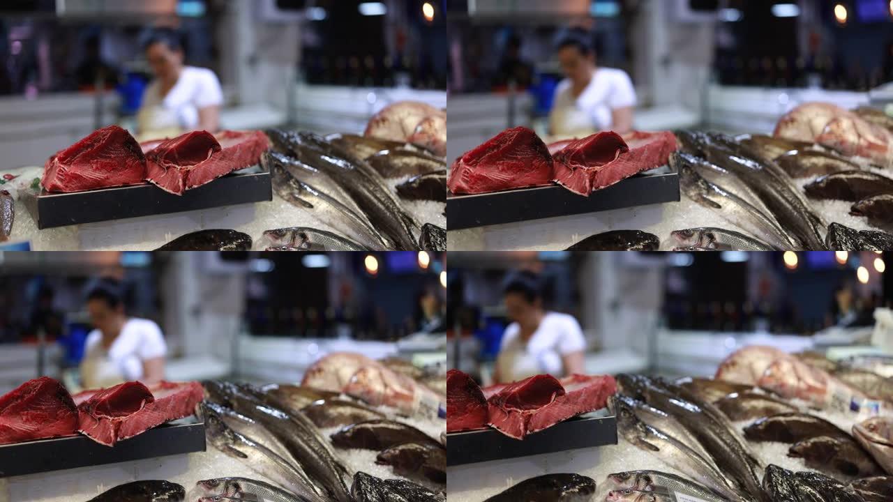 海鲜市场内卖鱼的鱼贩