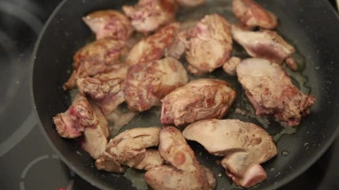 鸡肝生内脏烹饪禽肉准备油炸新鲜餐食小吃桌上复制空间食品背景俯视图