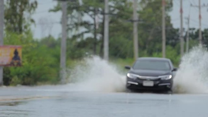 洪水中汽车行驶的散焦和慢动作。