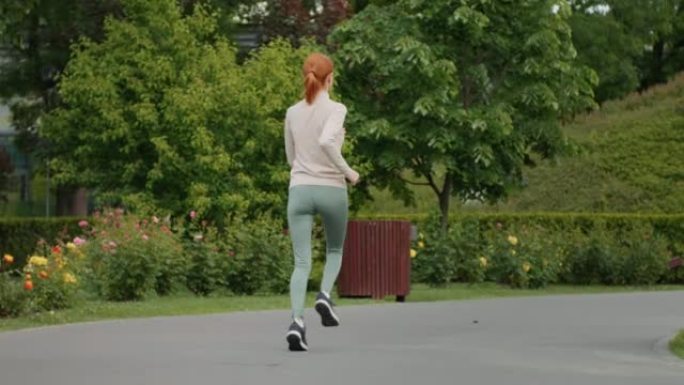 女子在公园慢跑厌食身体状况