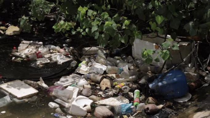 污染的水，新加坡垃圾瓶子污染