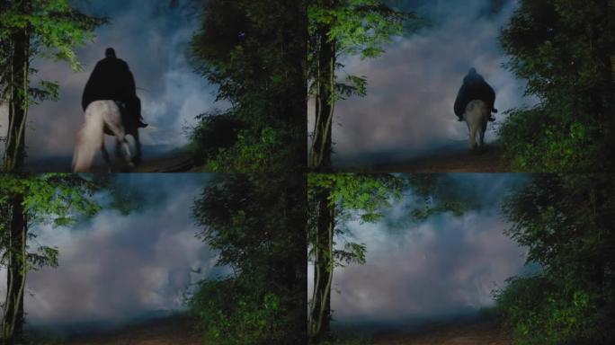 一个穿着黑色斗篷的中世纪骑士在夜晚迷雾笼罩的神秘森林中疾驰而下