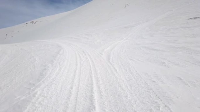 在高空救援任务中驾驶雪猫鼠架上的pov