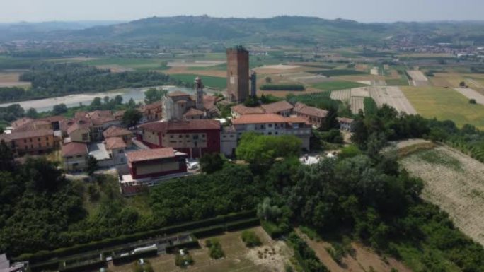 意大利皮埃蒙特朗格蒙费拉托的城镇和葡萄园的Barbaresco鸟瞰图