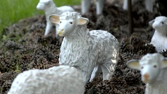 公园里的人工装饰羊