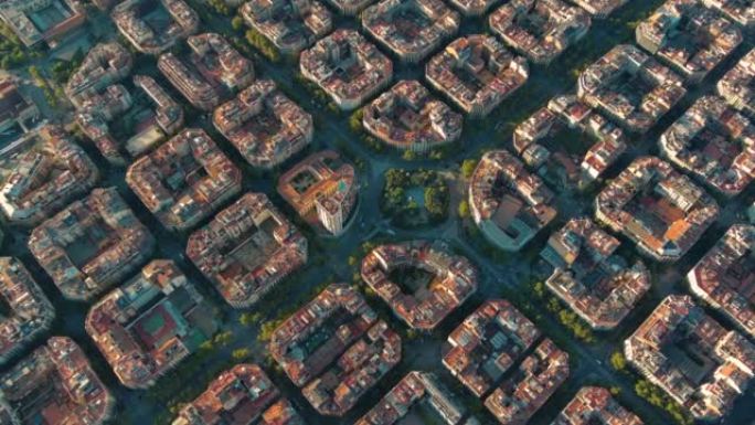西班牙加泰罗尼亚巴塞罗那住宅Eixample区的鸟瞰图。特图安广场