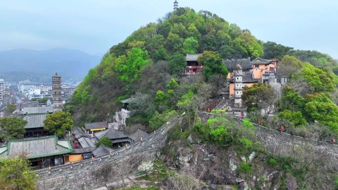 台州临海府城墙横飞拉高巾山公园初春航拍