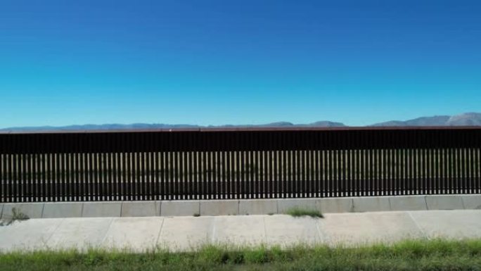 墨西哥-美国边境，靠近汉考克堡的入境口岸