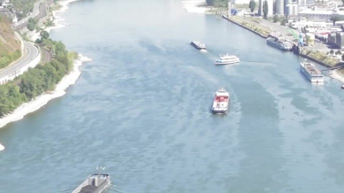莱茵河的货船