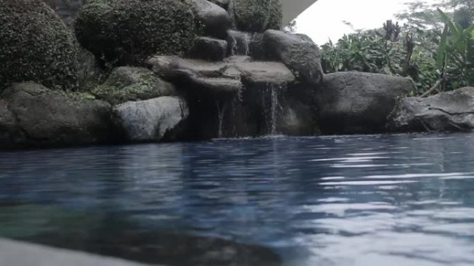 印度尼西亚伦邦桑格利亚4星级酒店游泳池。