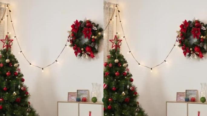 垂直屏幕: 新年室内，白色调的枞树。装饰有礼物的圣诞树和舒适空房间的地板上的礼物。明亮的房子，带有圣
