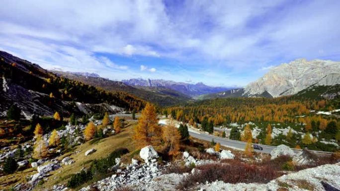 多洛米蒂山脉的瓦尔帕罗拉山口 (Valparolapass，Passo di Valparola) 