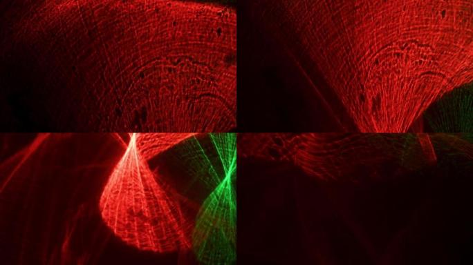 红色和绿色频闪像黑色工作室中的光