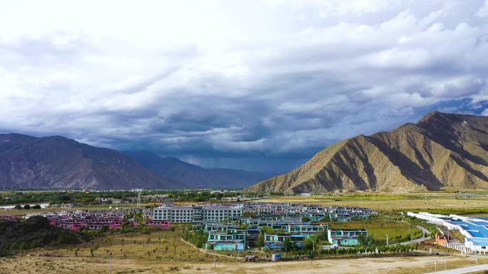 沿江高原村庄 西藏村庄 藏族村庄