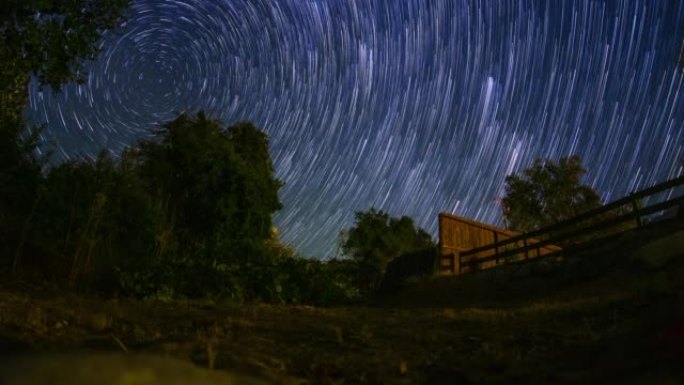 夜空之星小径树木围栏全景地平线