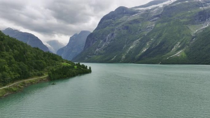 挪威湖泊的风景鸟瞰图