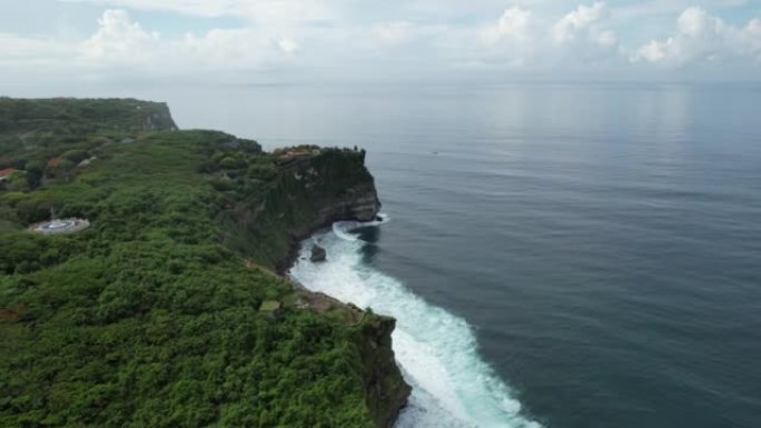 乌鲁瓦图巴厘岛的海滩和悬崖